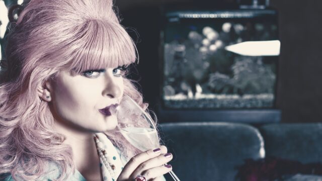 Salon Wiebke – DAS queere Karaoke-Desaster