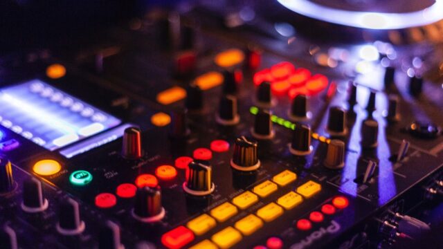 Virtual Weekend Grooves